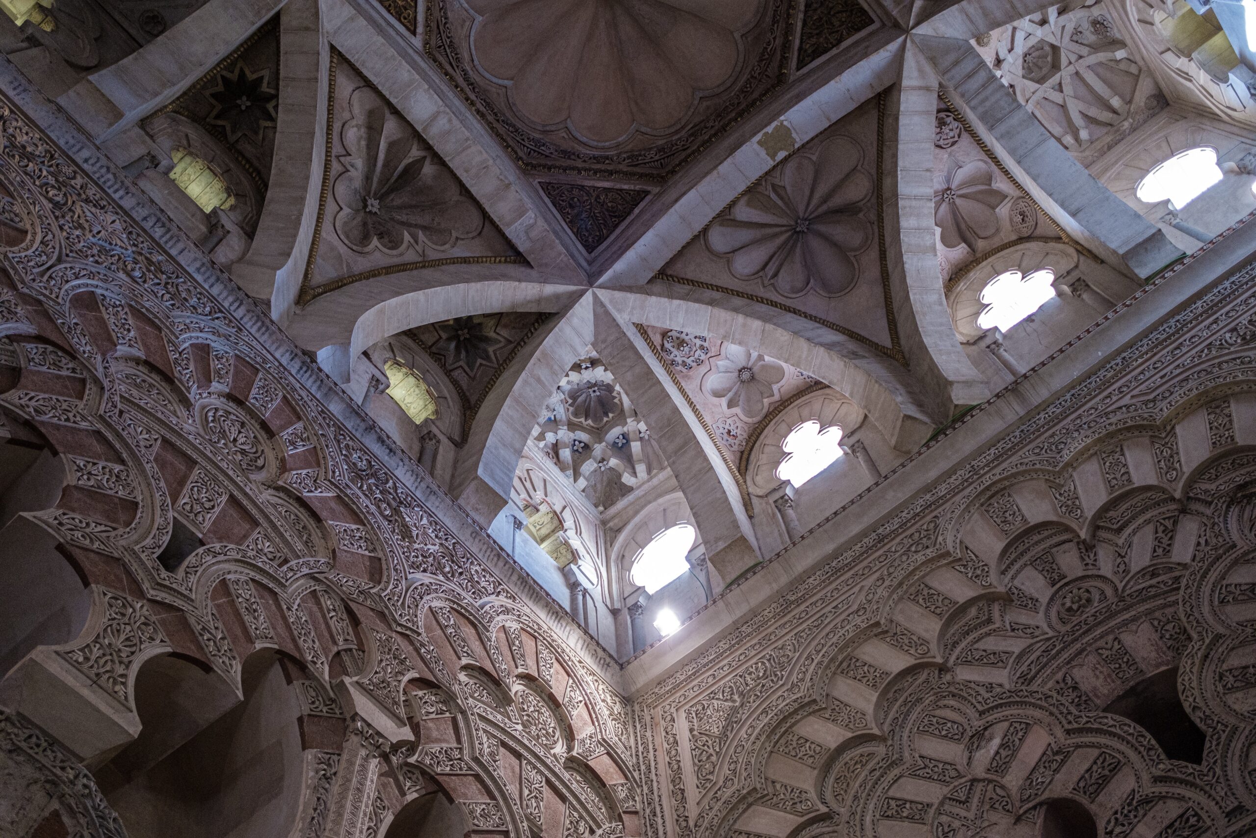 Mesmerizing Architecture Of The Ceiling Of Mosque 2025 02 02 21 13 06 Utc
